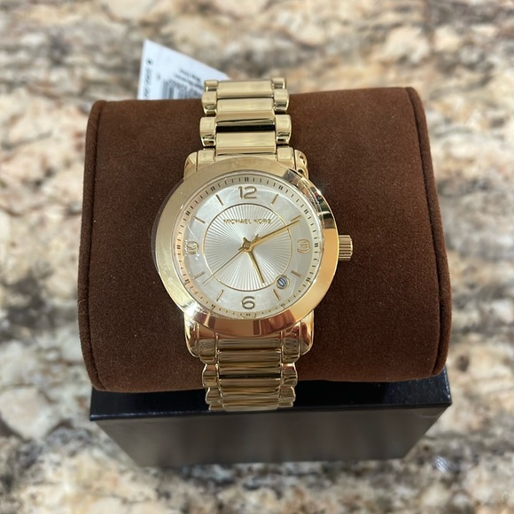 NWT Michael Kors Goldtone Stainless Steel Bracelet Watch - Picture 1 of 8